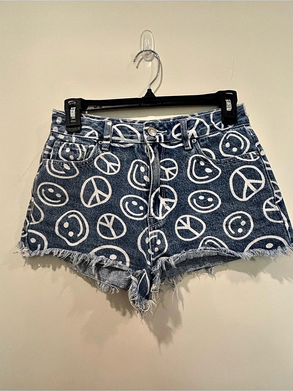 Pacsun Smiley Face/Peace Sign Denim Shorts Size 25 - Casual/summer Wear.